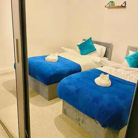 2 Bedroom- Centre-sleeps 5- Ideal For Contractors, Working Professionals, Long Stays! * Birmingham
